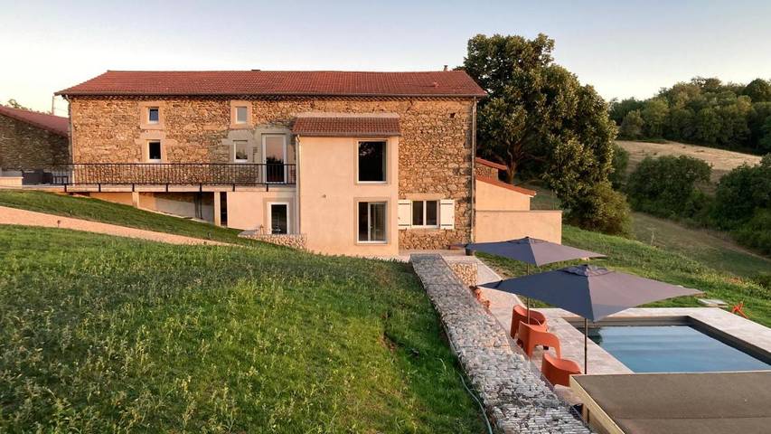 Location de vacances pour 2 personnes, avec Balcon et Terrasse ainsi que Jardin et Piscine à Saint-Barthélemy-de-Vals - 4