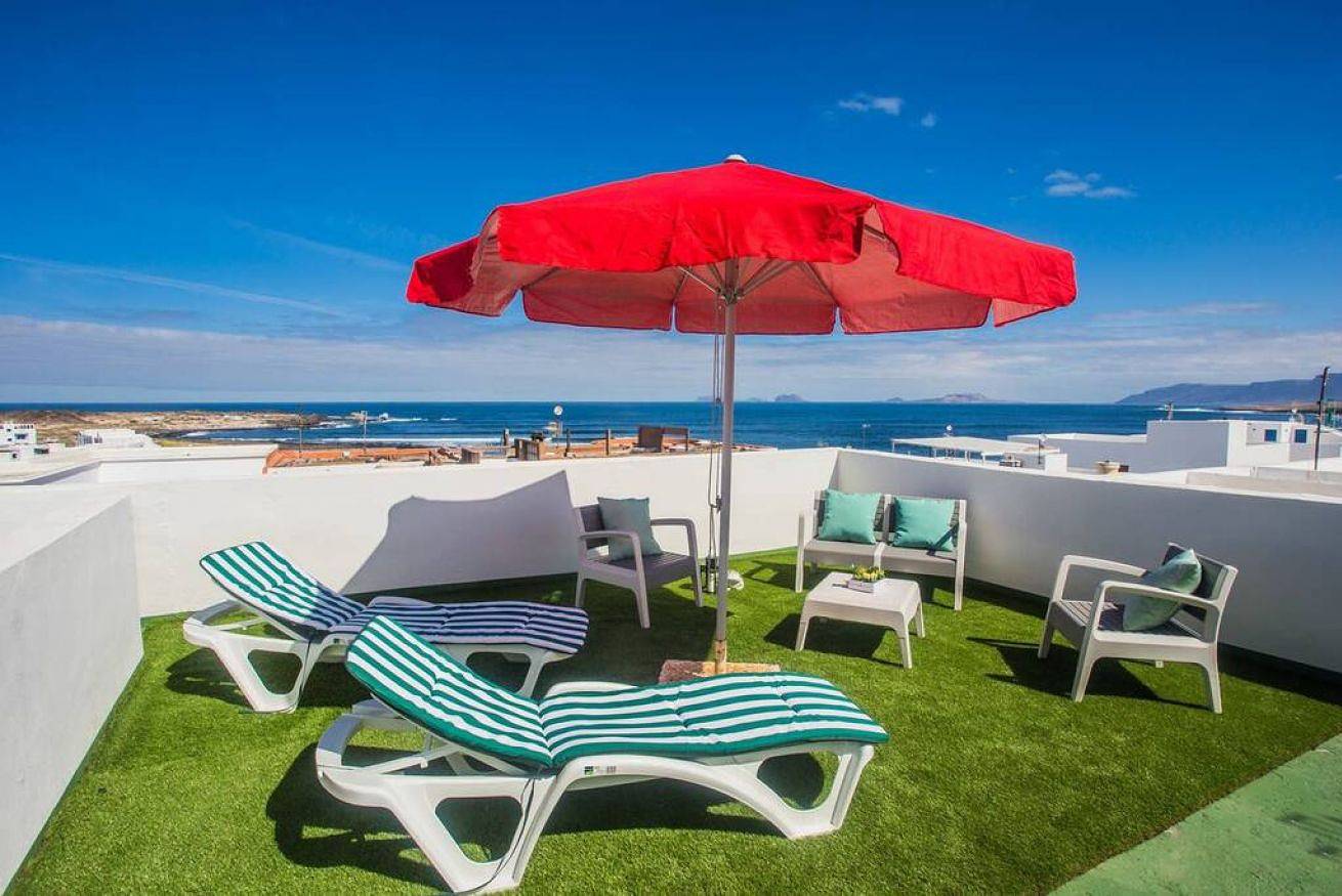 Entire apartment, Ohana House in Caleta de Caballo, Teguise