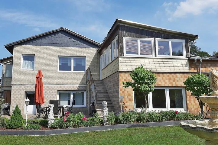 Ferienhaus für 8 Personen, mit Terrasse und Whirlpool sowie Garten