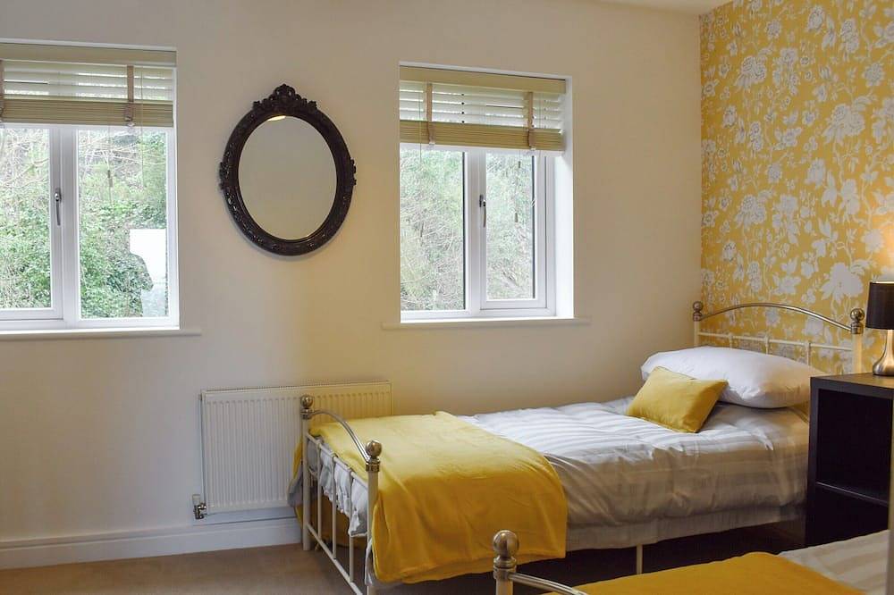 4 bedroom accommodation in Westward Ho! in Westward Ho, Hartland Devon Heritage Coast