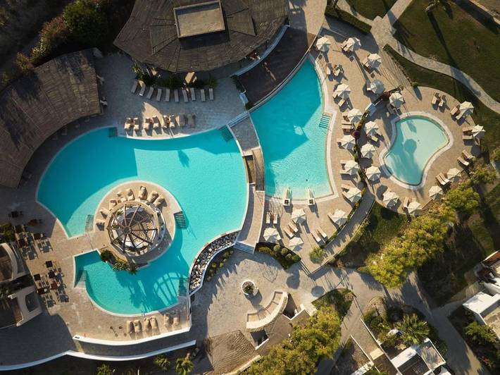 Resort for 4 people, with children pool and garden as well as pool, child-friendly in Rhodes
