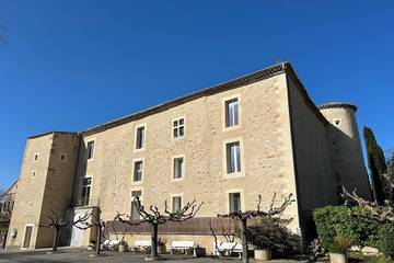 Château pour 18 personnes, avec piscine ainsi que jardin et sauna dans l' Aude
