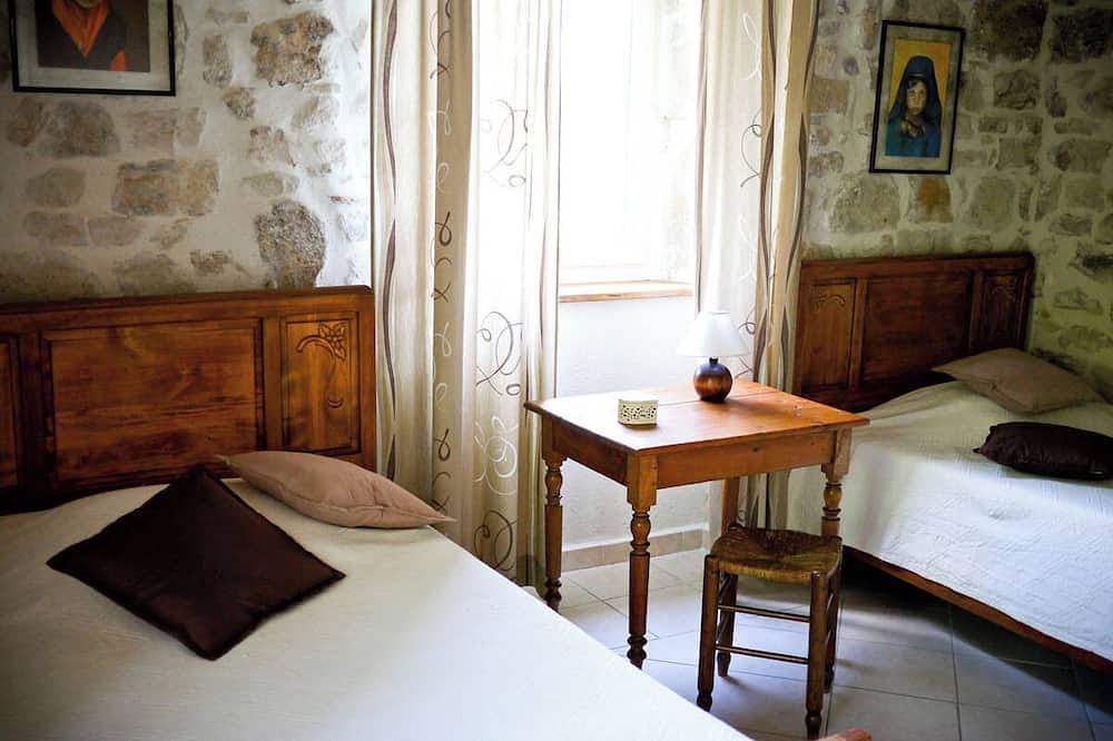Maison  de pays , grand confort ,en pleine nature , avec jacuzzi,  10 personnes in Banne, Parc national des Cévennes