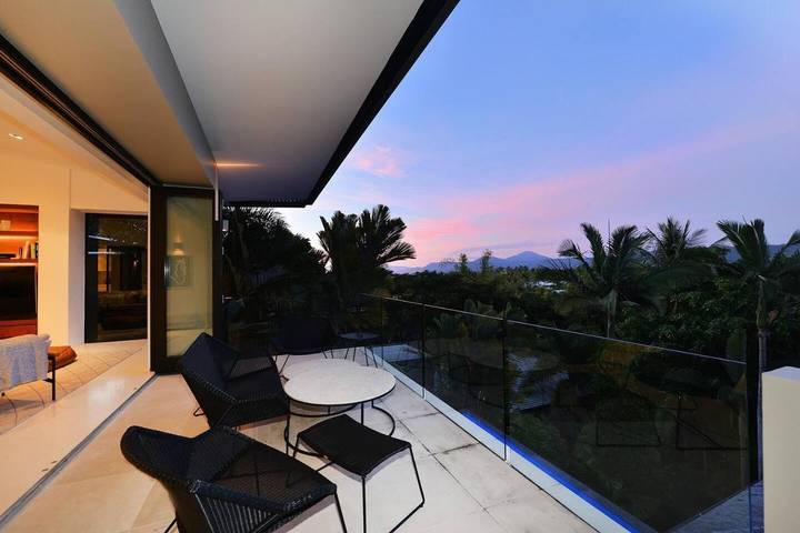 Villa for 4 people, with pool and terrace as well as garden in Port Douglas