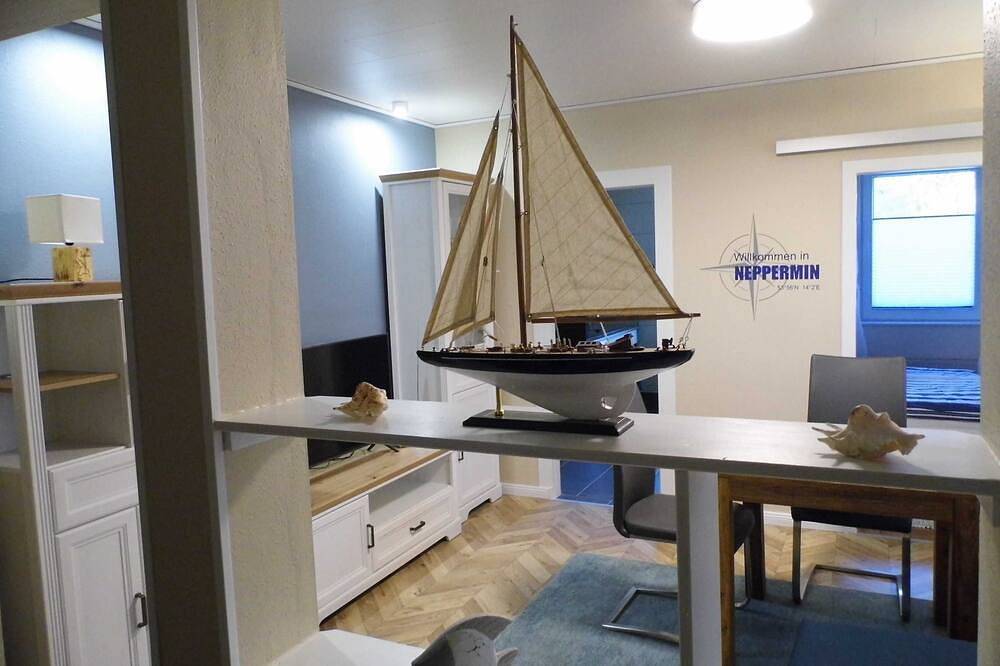 Ganze Wohnung, Seeblick - Ferienwohnung am Nepperminer See in Neppermin, Benz