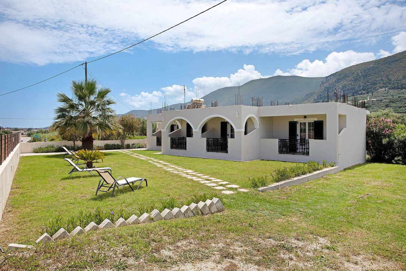 Ganze Wohnung, Ferienwohnung "Tropical Studio 3" mit Gemeinschaftsgarten, A/C und Wlan in Katastari, Alykes
