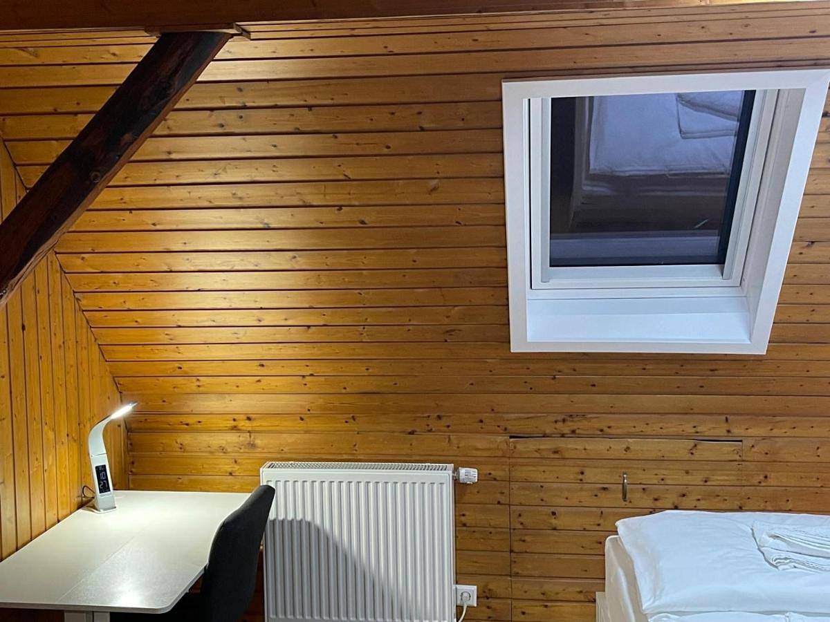 Ganze Wohnung, Three-Bedroom Apartment in Kirchheim unter Teck, Landkreis Esslingen