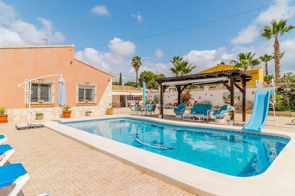 Beautiful family villa with pool and guest house in Busot, Costa Blanca