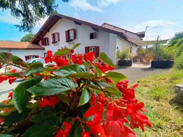 Gîte pour 10 personnes, avec jardin et vue à Hélette