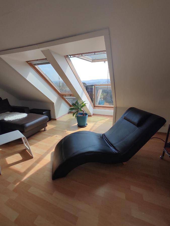Ferienwohnung für 5 Personen, mit Terrasse und Garten sowie Ausblick