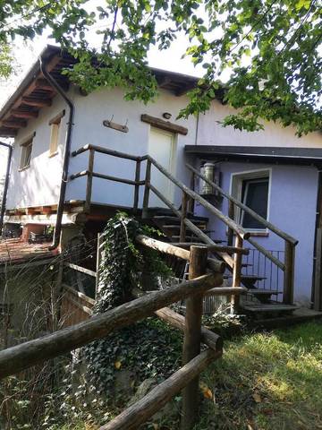 Gîte pour 2 personnes, avec balcon et vue sur le lac ainsi que jardin et vue à Netro