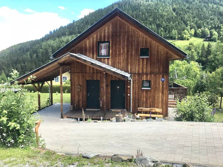 Ferienhaus für 8 Personen, mit Balkon und Balkon/Terrasse sowie Terrasse und Garten