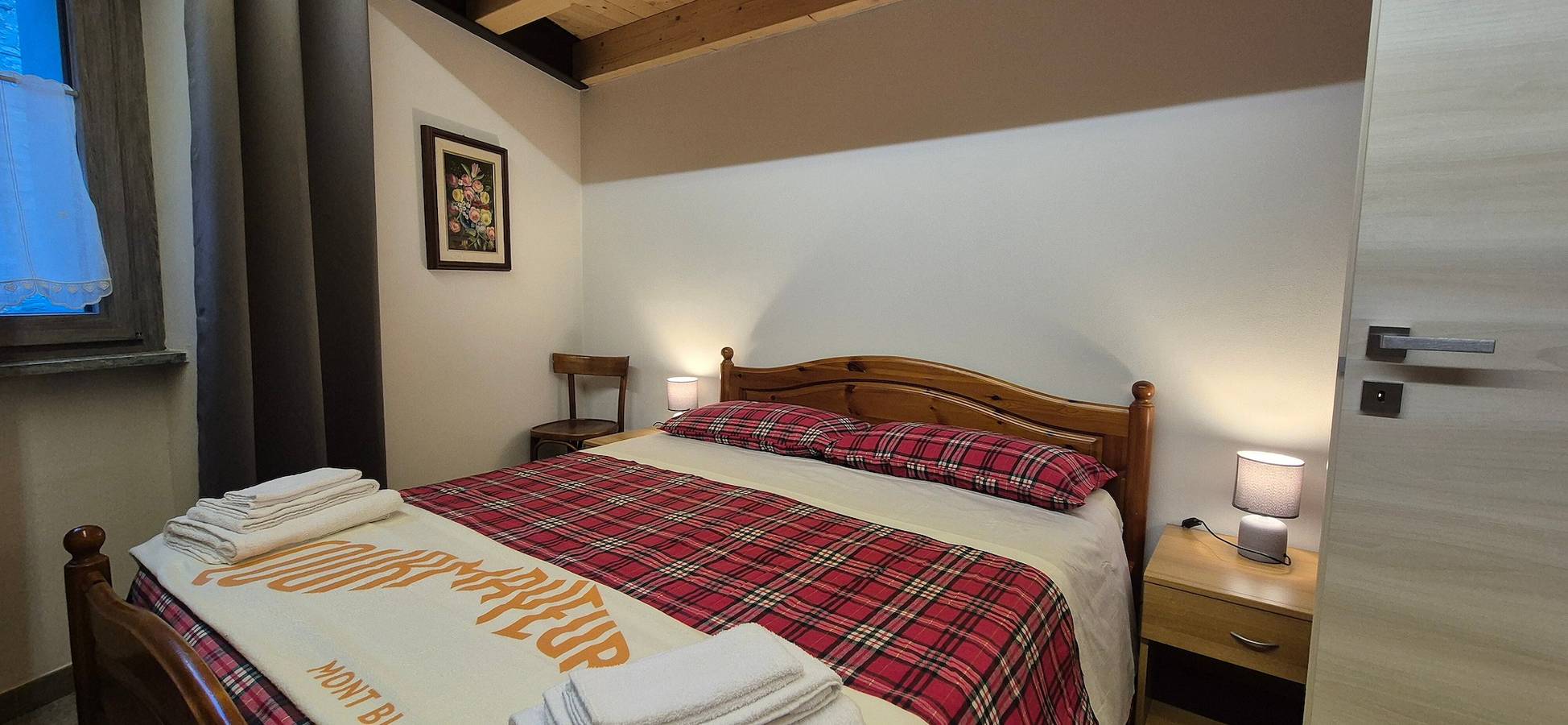 Entire apartment, Apartment '3' with Private Parking, Shared Garden, Central Morgex Location in Morgex, Comune di Morgex