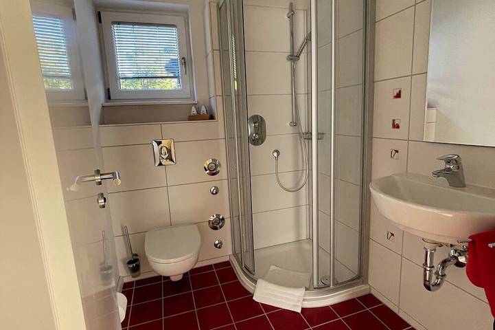 Ganze Wohnung, Apartment 2 mit Dachterrasse und Seezugang im Grünen in Zeuthen, Dahme-Seengebiet