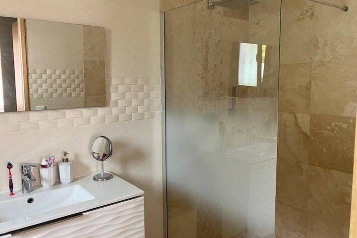Ganze Wohnung, Air-conditioned villa for 8 people with a swimming pool – La Crau in La Crau, Mittelmeerküste (Frankreich)