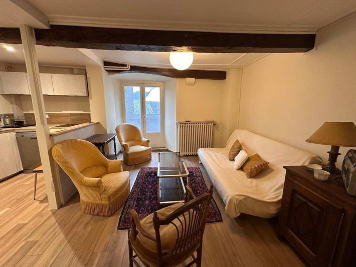 Location de vacances pour 8 personnes, avec balcon dans Office De Tourisme Du Pays De Murat Sud Auvergne - 3