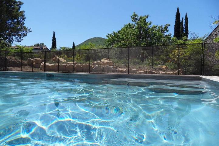 Location de vacances pour 4 personnes, avec Terrasse ainsi que Jardin et Piscine à Saint-Maurice-d'Ibie