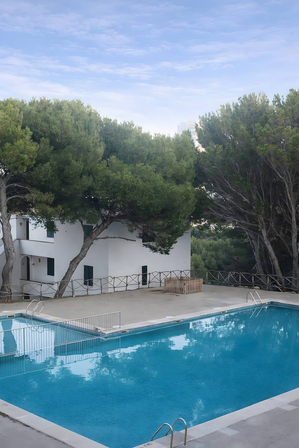 Apartamento entero, Apartamento 'Sol Isla - Binimar' con piscina, terraza y jardín privados in Arenal d'en Castell, Es Mercadal