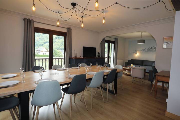 Gîte pour 16 personnes, avec Jardin à Luz-Saint-Sauveur