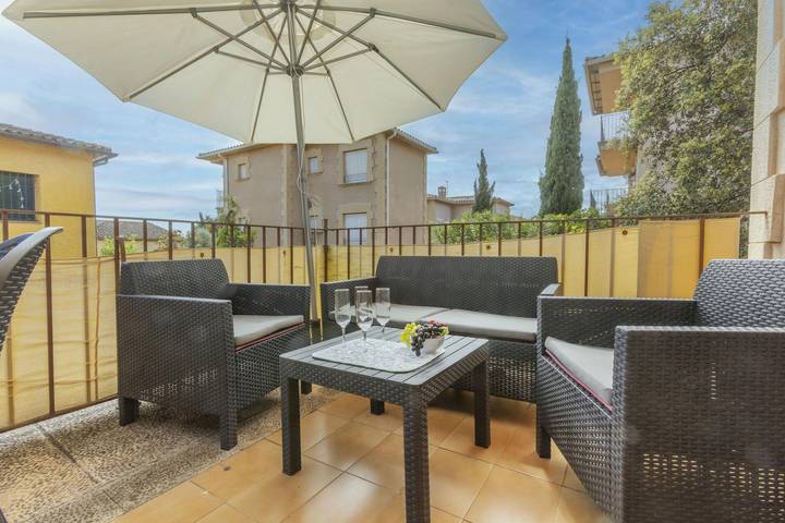 Casa rural para 8 personas, con jardín además de piscina y balcón en Cataluña - 4