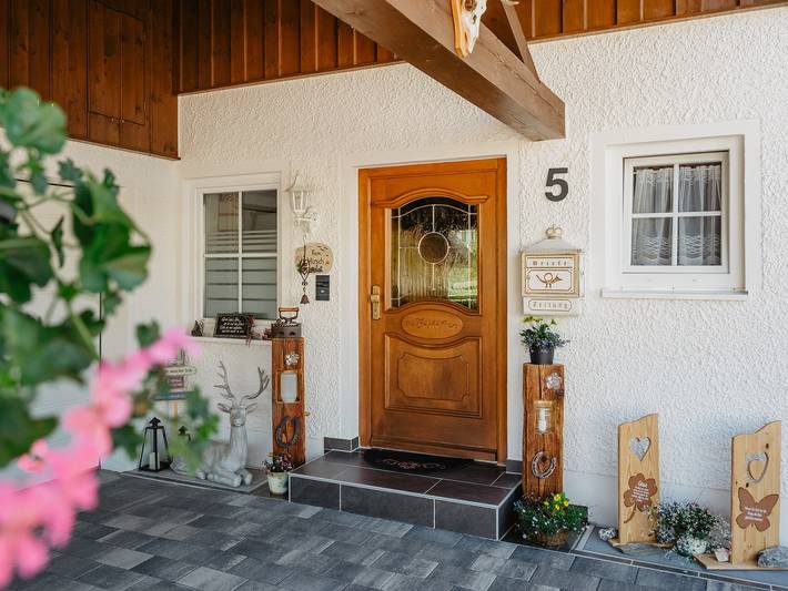 Apartamento inteiro, Appartements Hirsch - Ferienwohnung I (30qm) in Bad Birnbach, Bayerische Golf und Thermenland