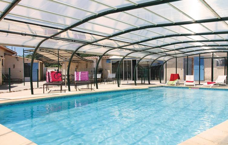 Location de vacances pour 11 personnes, avec terrasse ainsi que jardin et piscine à Rochefort-du-Gard - 4