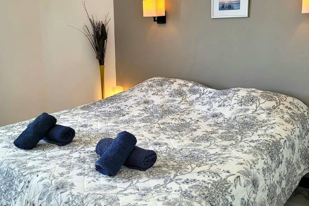 Entire apartment, Coastal Apartment Ocean Breeze Caleta with Sea View in Costa de Antigua, Antigua