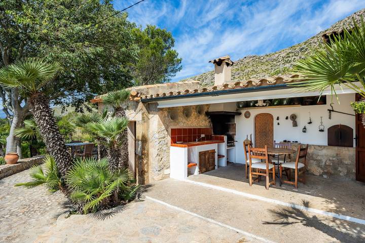 Villa Piedra con jardín, piscina, vista a la montaña, aire acondicionado y Wi-Fi; Aparcamiento disponible in Puerto de Pollensa, Pollença
