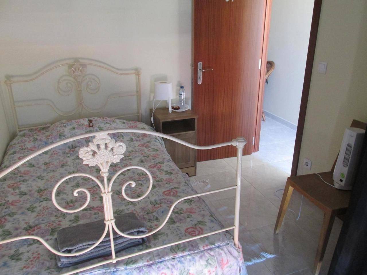 Apartamento de férias inteiro, Twin Room with Shared Bathroom in Corroios, Halbinsel von Setúbal