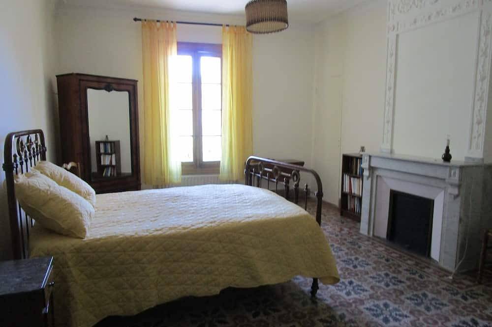 Belle maison de caractère, au calme avec grand parc, préau, à 20 mn des plages in Baillargues, Côte méditerranéenne (France)