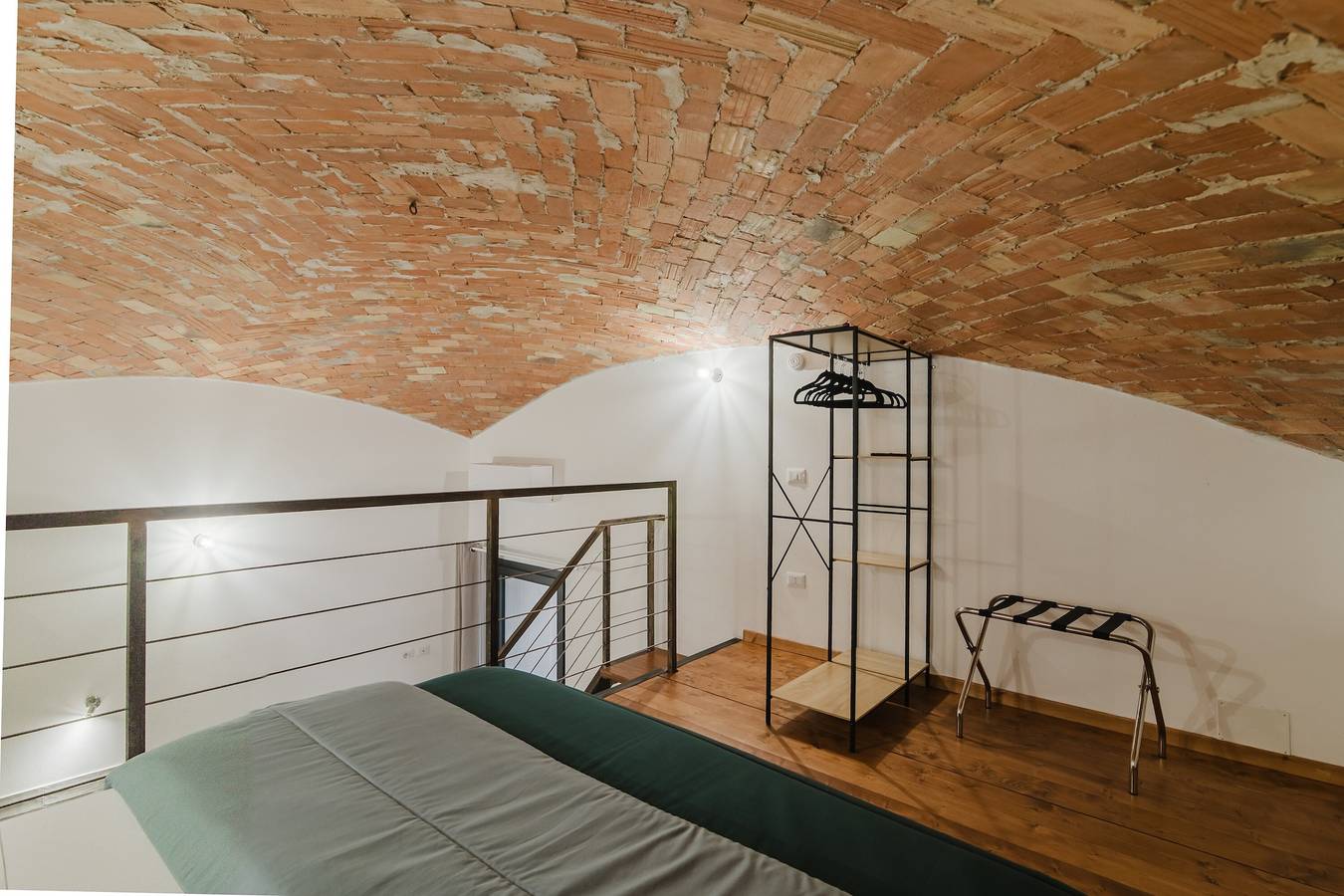 Komfortables Dreibettzimmer mit privatem Innenhof und Klimaanlage in Calangianus, Olbia-Tempio