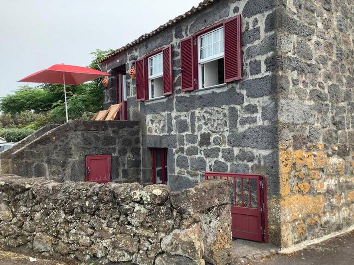 Casa de férias para 3 pessoas, com jardim e terraço e ainda vista na Ilha do Pico