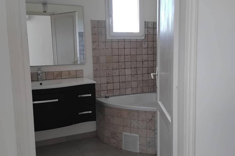 Appartement entier, Annexe de mas provençal avec jardin et piscine privee et chauffee in Orange, Vaucluse