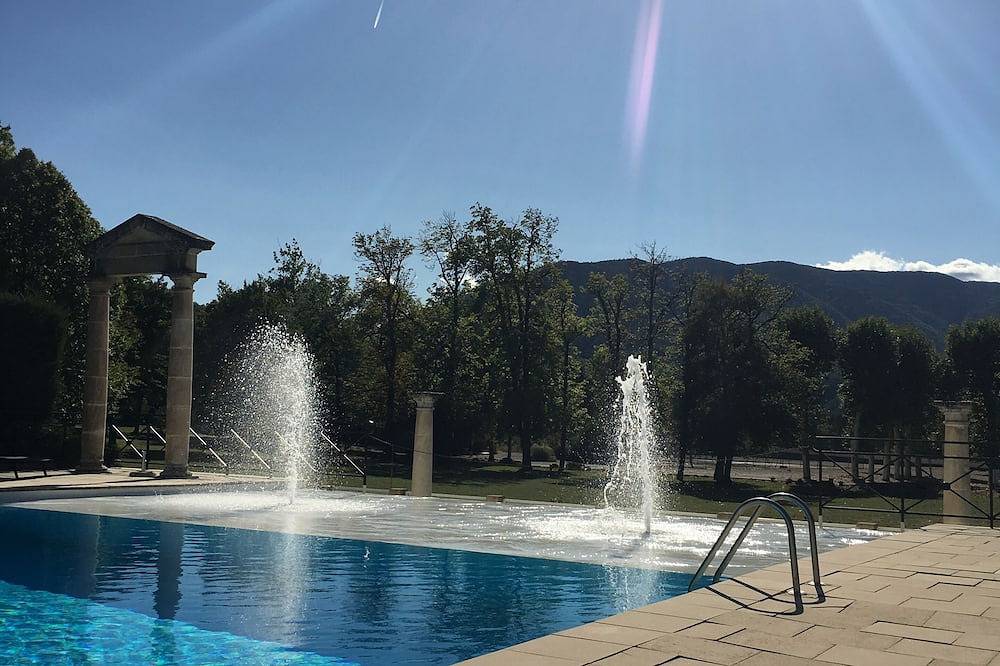 Entire apartment, Apartment 4 / 5p in holiday residence with pool in Montbrun-les-Bains, Nyons region