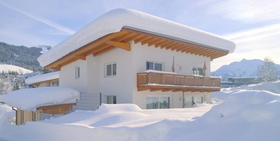Ganze Ferienwohnung, Appartement, Terrasse und direktem Zugang zum Pool in Fieberbrunn, Bezirk Kitzbühel