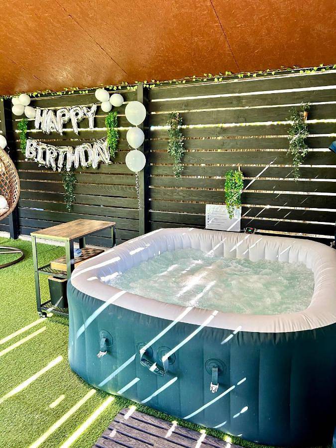 Dom dla 4 osób, z basen i jacuzzi oraz ogród - 1