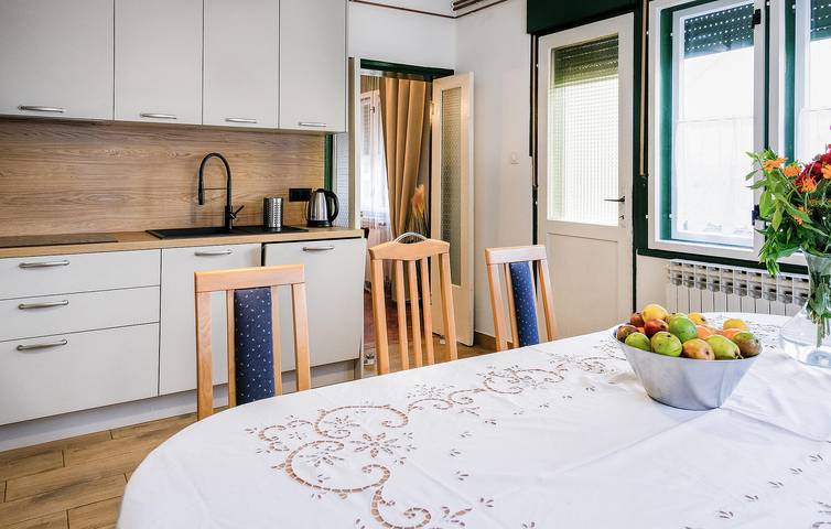 Gemütliche 220 m² große Wohnung mit Terrasse, WLAN, Parkplatz und Petanque in Zagreb und Umgebung