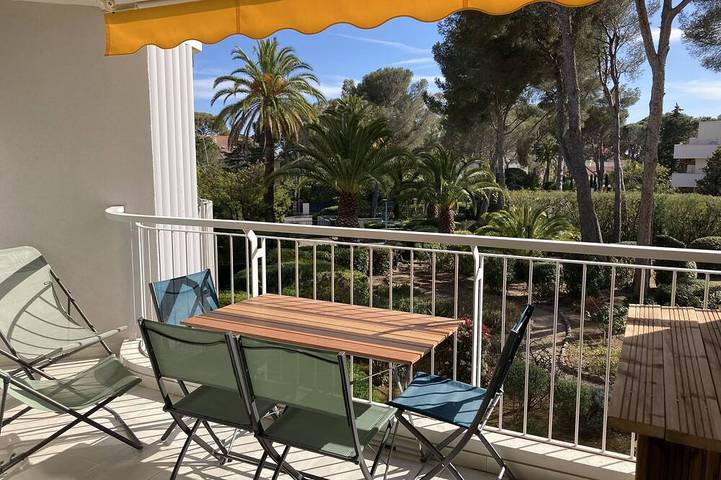 Gîte pour 4 personnes, avec piscine ainsi que jardin et balcon dans Plage du Val Fleuri