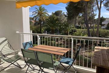 Gîte pour 4 personnes, avec balcon ainsi que piscine et jardin dans Plage du Val Fleuri
