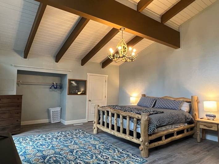 Vacation rental for 16 people, with hot tub and yard in Brian Head