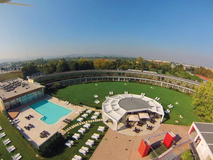 Hotel para 3 personas, con vistas y jardín además de sauna y piscina, Se admiten mascotas - 1