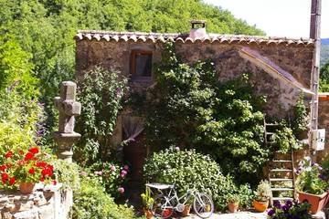 Gîte pour 2 personnes, avec vue et jardin à Avène