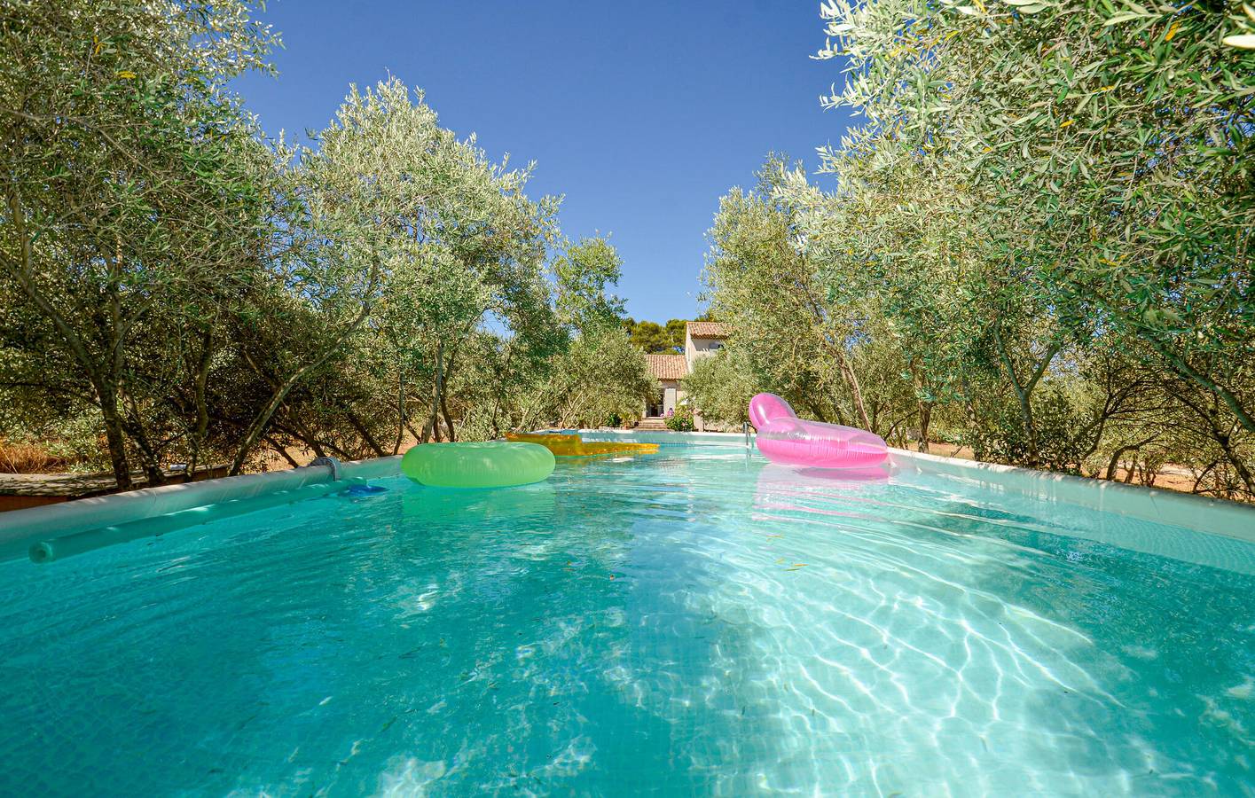 Appartement Sunset Terrace avec piscine et parking WiFi in Venelles, Région d'Aix-en-Provence