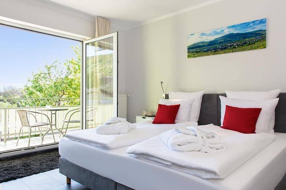 Single room deluxe with balcony - Moselhotel Weinhaus Simon in Wintrich, Bernkastel-Kues region