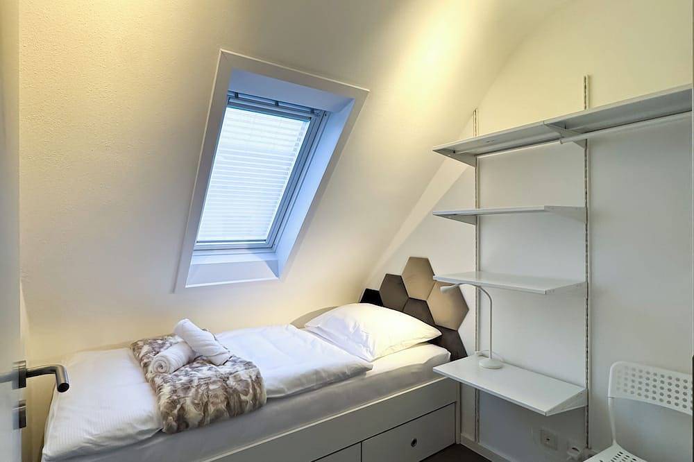 Ferienhaus, Kochinsel, Garten, Parkplatz, 4-8 Personen in Böblingen, Stuttgart Region