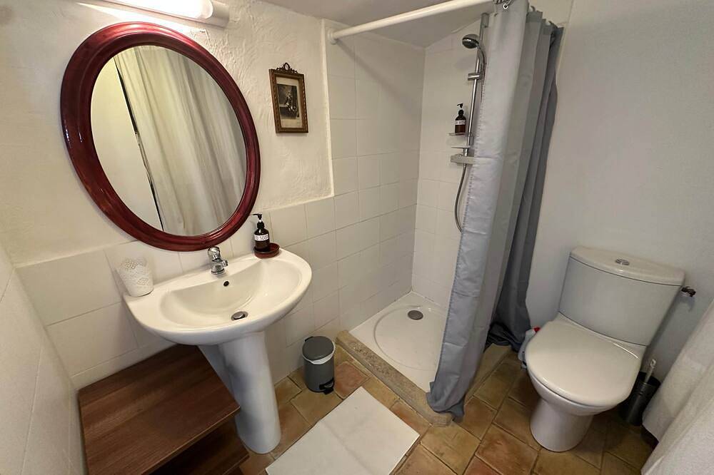 Apartamento entero, East Studio – Château Barbebelle Wine Estate Provence in Rognes, Region de Aix-en-Provence