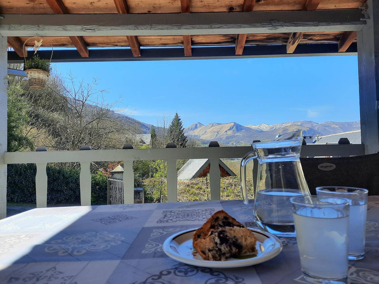 Gîte confortable avec parking, TV et jardin - 800m de la plage in Beaucens, Parc national des Pyrénées
