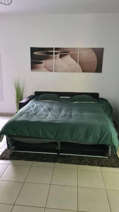 Appartement entier, One-Bedroom Apartment in Savigny-le-Temple, Seine-et-Marne