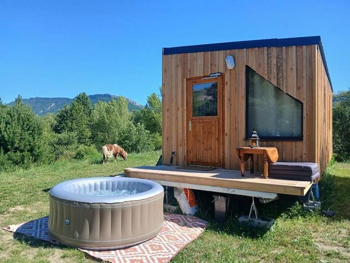 Camping pour 3 personnes, avec Jacuzzi et Terrasse ainsi que Jardin et Vue