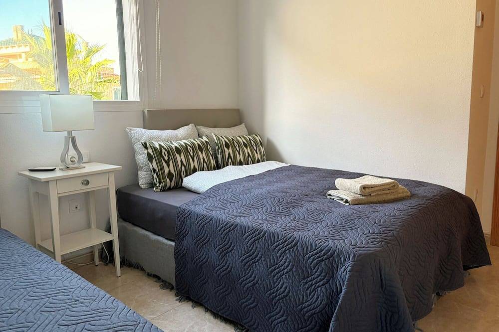 Ganze Wohnung, Traumhafte Familien-Ferienwohnung mit Dachterrasse & Pool in Calas de Mallorca, Manacor